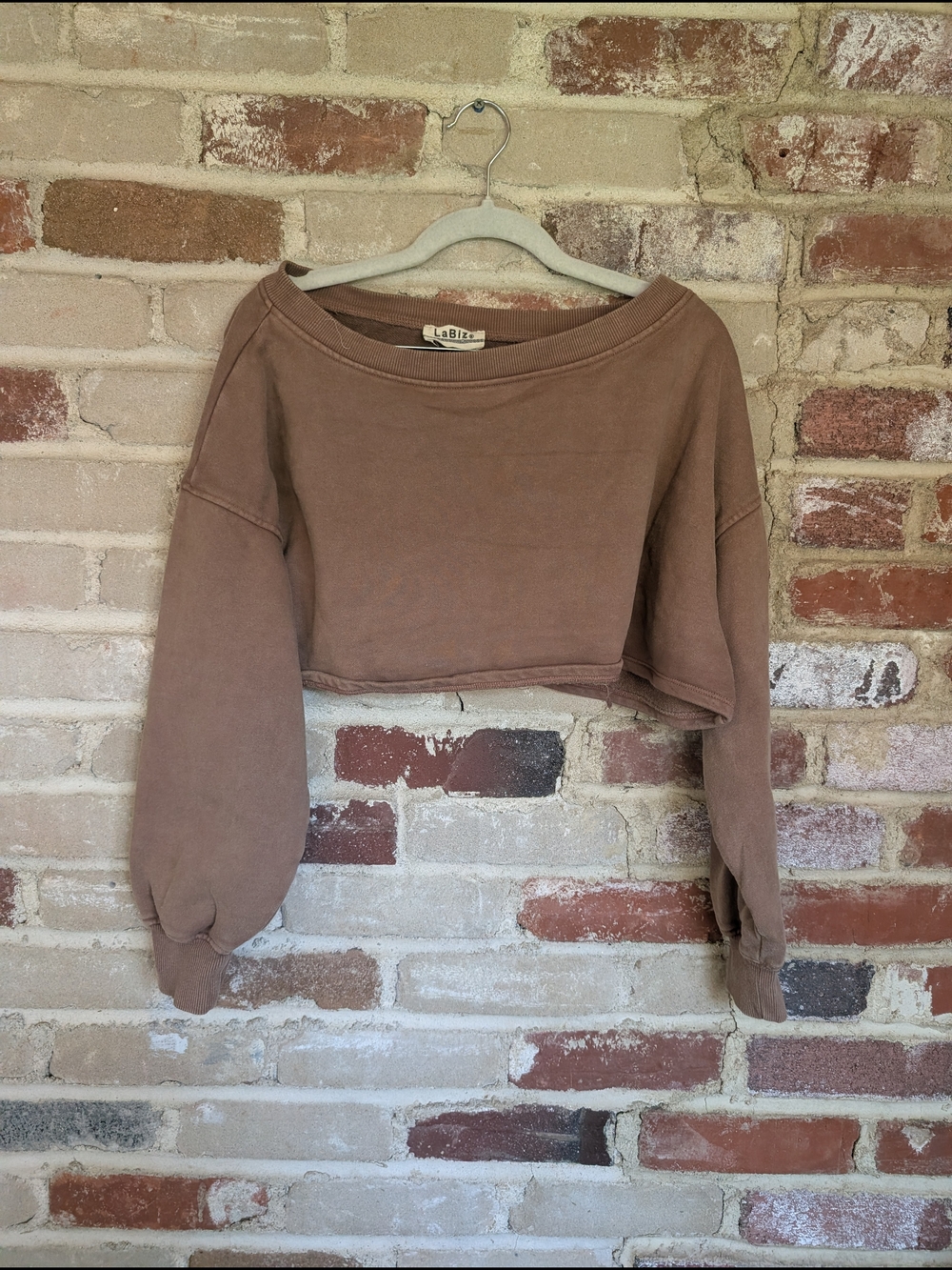 No Boundaries Brown Cropped Sweatshirt Top